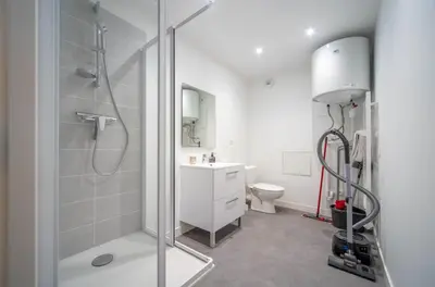 Salle de bains dans l'établissement Le Saint-Georges 2