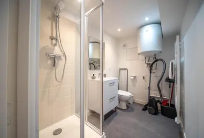 Salle de bains dans l'établissement Le Saint-Georges 6