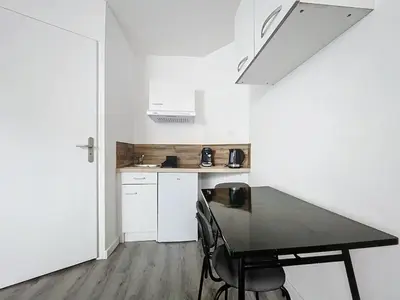 Cuisine ou kitchenette dans l'établissement Le Petit Jules