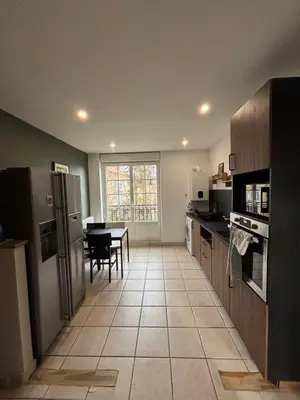 Cuisine ou kitchenette dans l'établissement Appartement cosy 6 places