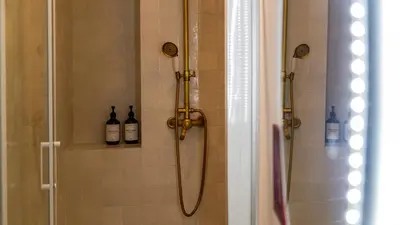Salle de bains dans l'établissement La rêverie des ducs Suite au cœur de Dijon