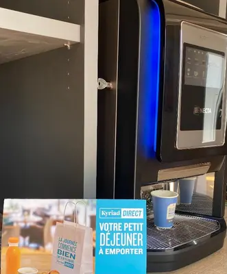Cuisine ou kitchenette dans l'établissement Kyriad Direct Chalon Sur Saone Nord