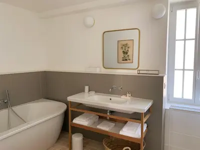 Salle de bains dans l'établissement L'Annexe Deveney-Mars