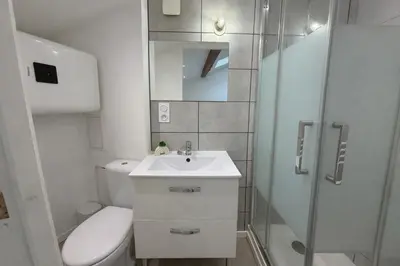 Salle de bains dans l'établissement Le cocon - STUDIO- MACON