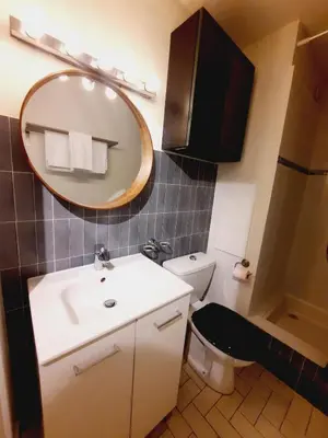 Salle de bains dans l'établissement Le Garibaldi - Apt 2 prs, Quartier République