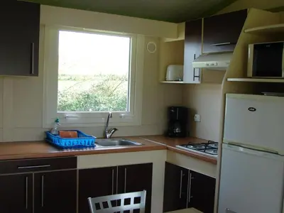 Cuisine ou kitchenette dans l'établissement Chalet confortable avec terrasse pour 6 personnes - API-1-52-989