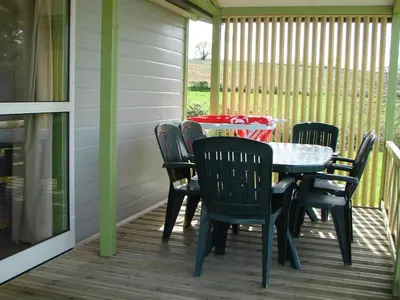 Balcon ou terrasse dans l'établissement Chalet confortable avec terrasse pour 6 personnes - API-1-52-989