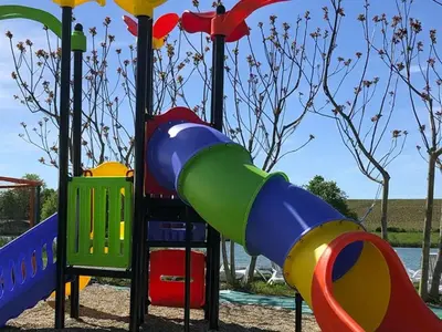 Aire de jeux pour enfants de l'établissement Chalet cosy avec terrasse, 5 personnes, cuisine équipée - API-1-52-1123
