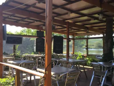 Restaurant ou autre lieu de restauration dans l'établissement Mobil Home avec Terrasse à Saint-Boil pour 6 personnes - API-1-52-1145