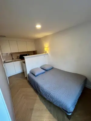 Un ou plusieurs lits dans un hébergement de l'établissement Studio centre village