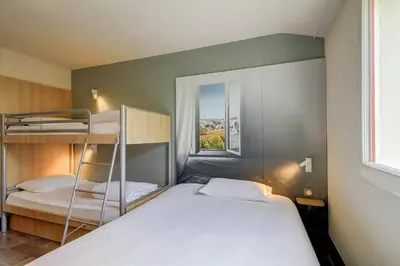 Un ou plusieurs lits dans un hébergement de l'établissement B&B HOTEL BEAUNE Nord