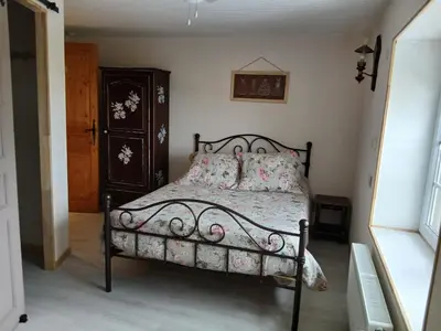 Un ou plusieurs lits dans un hébergement de l'établissement La cabane de lancelot Chambre Charmante