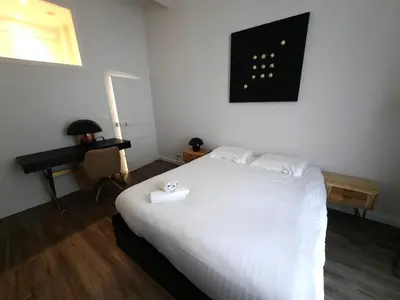 Un ou plusieurs lits dans un hébergement de l'établissement L'Auguste, Appartement Lumineux & Central