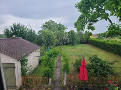 Jardin de l'établissement Appartement cozy T2 dans maison en RDC proche de Chalon sur Saone
