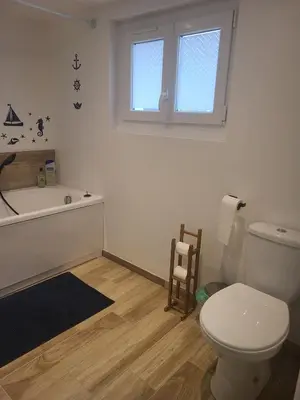 Salle de bains dans l'établissement Appartement cozy T2 dans maison en RDC proche de Chalon sur Saone