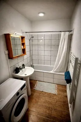 Salle de bains dans l'établissement Cozy & quiet studio, comfortable, free parking