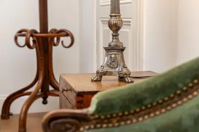 Coin salon dans l'établissement Château de Couches dit de Marguerite de Bourgogne