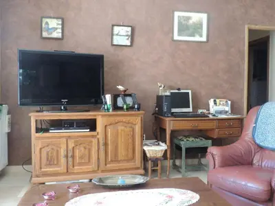 Télévision ou salle de divertissement dans l'établissement Holiday Home Villa Roland in Burgund 125m2 4 Sterne by Interhome
