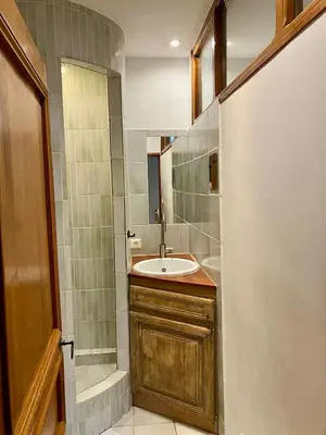 Salle de bains dans l'établissement Grand duplex au coeur du centre ville - très calme