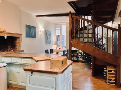 Plan de l'établissement Grand duplex au coeur du centre ville - très calme