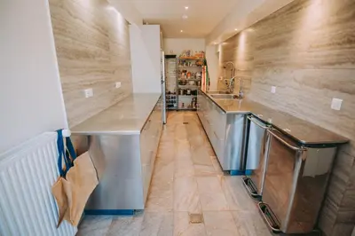 Cuisine ou kitchenette dans l'établissement Maison et Appartement jusqu'à 24 personnes