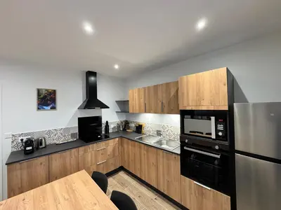Cuisine ou kitchenette dans l'établissement Les Platanes Appartement Le Tropical
