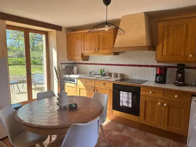 Cuisine ou kitchenette dans l'établissement Maison au cœur des prés