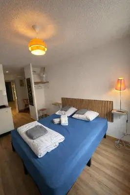 Un ou plusieurs lits dans un hébergement de l'établissement Logis, appartement, 220 élégant et central