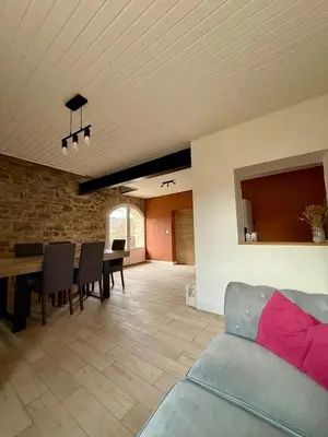 Coin salon dans l'établissement Gîte 2 suites proche du lac de Chalain