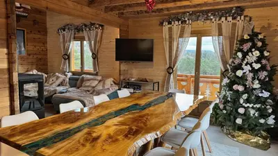 Télévision ou salle de divertissement dans l'établissement Le Chalet du Silence