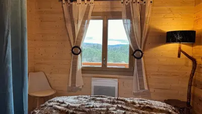 Télévision ou salle de divertissement dans l'établissement Le Chalet du Silence