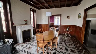 Coin salon dans l'établissement Charmante maison de campagne de 5 chambres au bord du canal du Centre