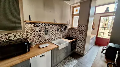 Cuisine ou kitchenette dans l'établissement Charmante maison de campagne de 5 chambres au bord du canal du Centre