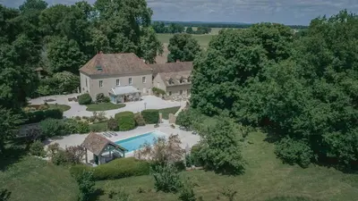 Piscine de l'établissement 19Th-Century Winery Near Beaune ou située à proximité