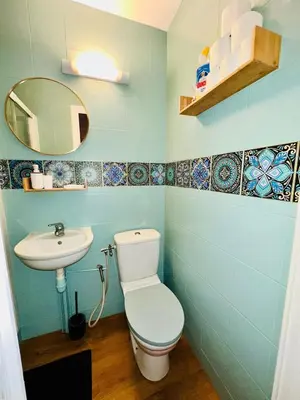 Salle de bains dans l'établissement petit studio de bourgogne