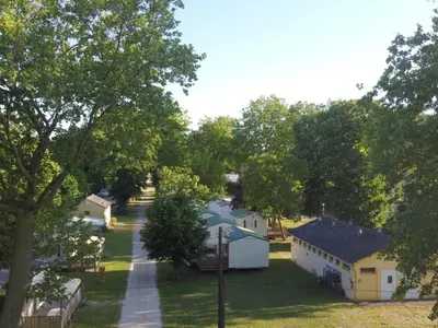 Jardin de l'établissement Charmant Mobil-home 2 pers avec terrasse - API-1-52-1367