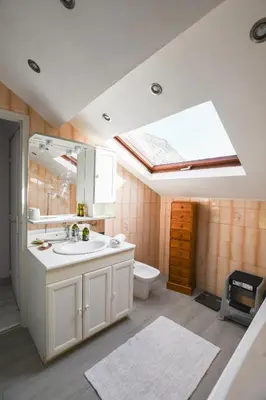Salle de bains dans l'établissement Ô Étoiles - Piscine, Billiard & Cœur de Ville