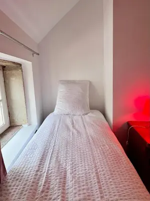 Un ou plusieurs lits dans un hébergement de l'établissement Maison de caractère au cœur du village