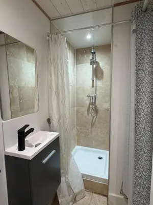 Salle de bains dans l'établissement Le petit cocon de Jeannin