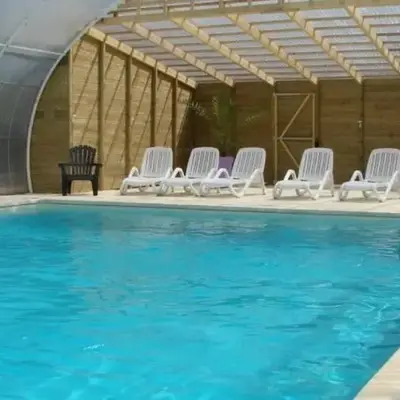 ZEcamping 4 animaux acceptés avec piscine couverte et restaurant