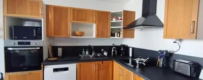 Cuisine ou kitchenette dans l'établissement Le Doubs Dole - Maison 73m2 - proximité ciné & voie verte - au calme