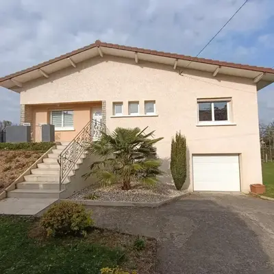 Maison poligny avec grande terrasse