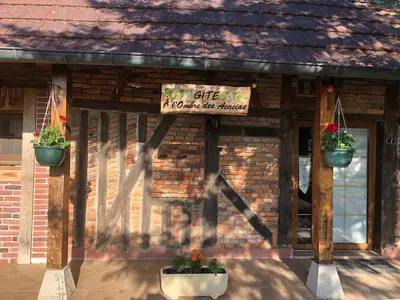 Façade ou entrée de l'établissement Gîte A l 'Ombre des Acacias