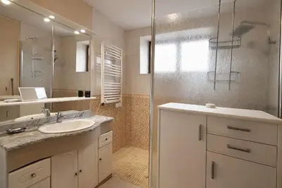 Salle de bains dans l'établissement Maison des Bruyères Parking - Outdoor - 6 people