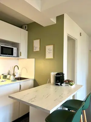 Cuisine ou kitchenette dans l'établissement Côté Jardin