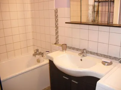 Salle de bains dans l'établissement Apartment Aufenthalt für einige Nächte in Dijon by Interhome