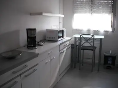Cuisine ou kitchenette dans l'établissement Apartment Aufenthalt für einige Nächte in Dijon by Interhome