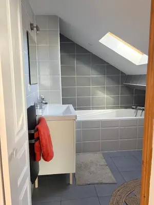 Salle de bains dans l'établissement Grand Duplex spacieux en maison de ville