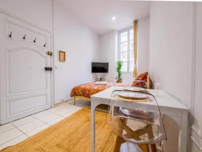 Un ou plusieurs lits dans un hébergement de l'établissement Studio Chouette Dijon
