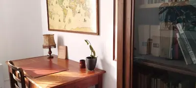 Bibliothèque dans la maison de vacances
